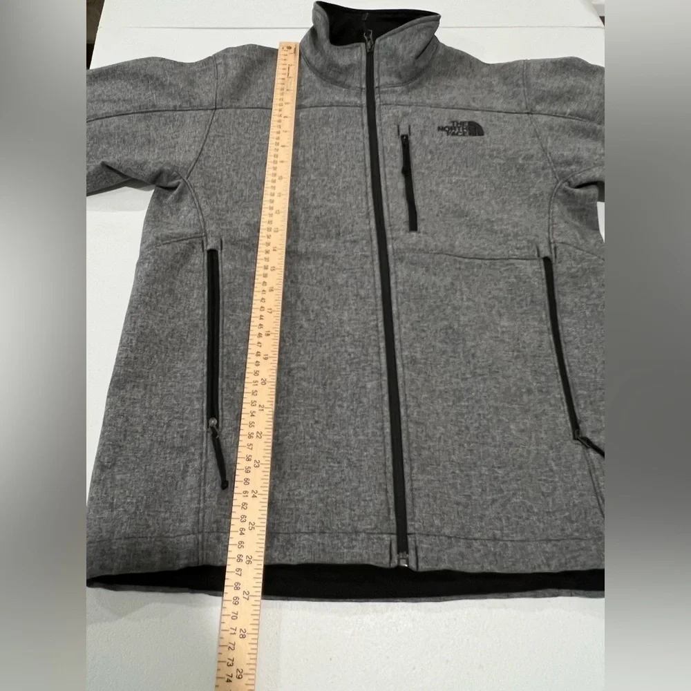 The North Face Men 's Apex Barrera Soft Shell  grey S